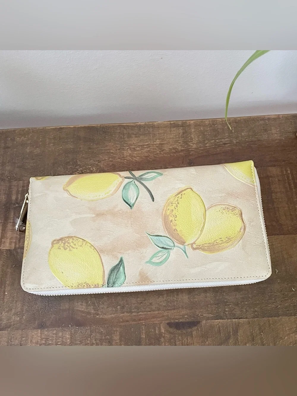 NWOT-Brahmin Desert Amalfi Skyler Zip Around Travel Wallet Wristlet Citrus Embos